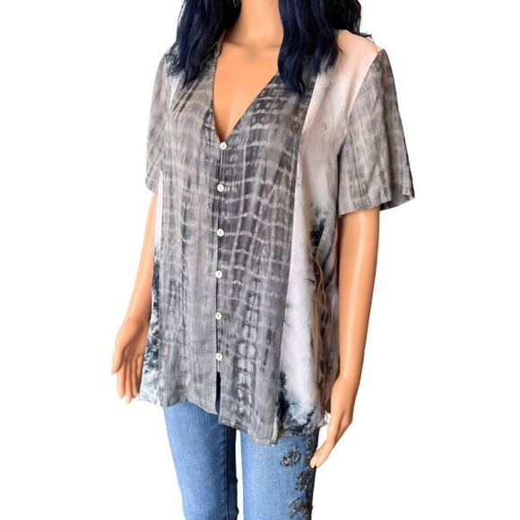 NEW POL Gray Tie Dye Boho Button Front Top - Picture 4 of 6